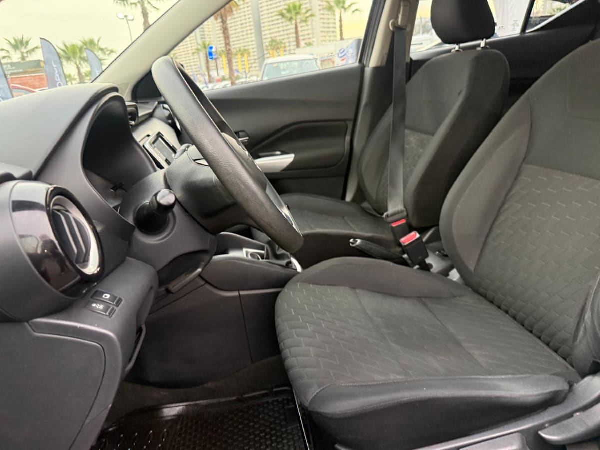 2022 Nissan Kicks 1.6 Gris - Miniatura 10