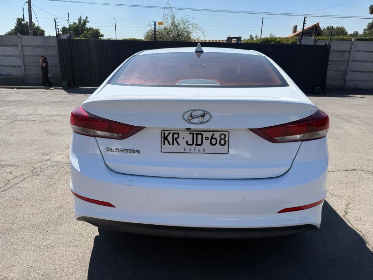2018 Hyundai Elantra AD 1.6 Blanco - Miniatura 4