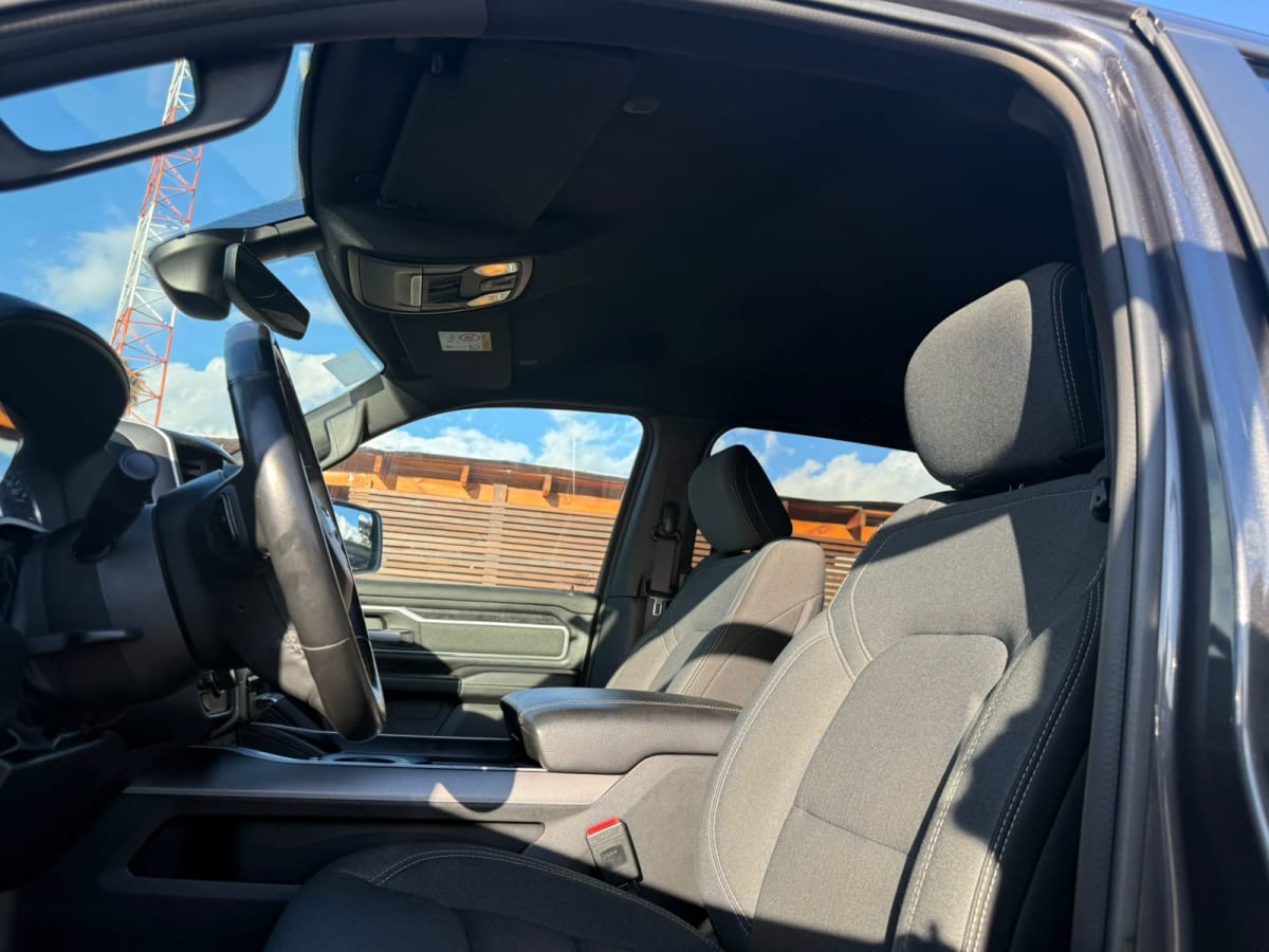 2022 RAM 1500 BIG Horn Gris - Miniatura 7