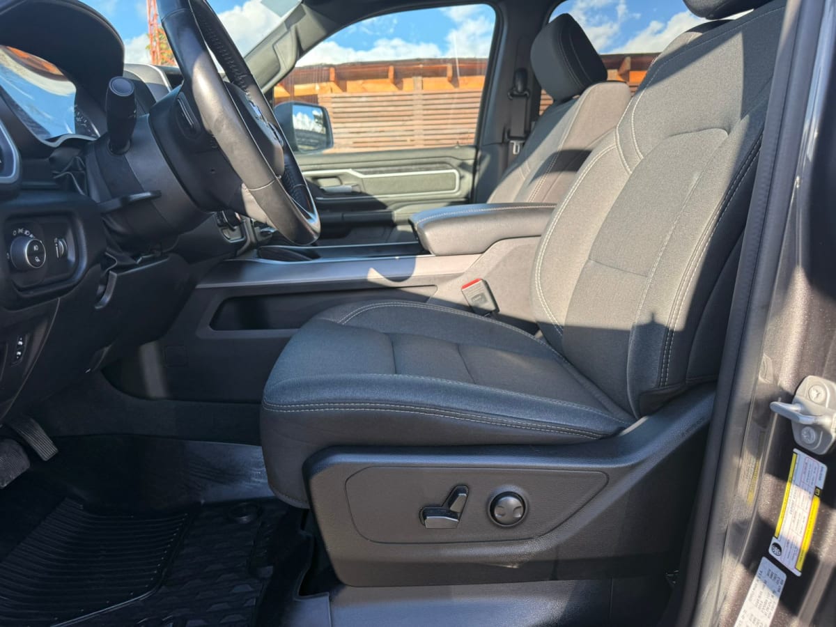2022 RAM 1500 BIG Horn Gris - Miniatura 8