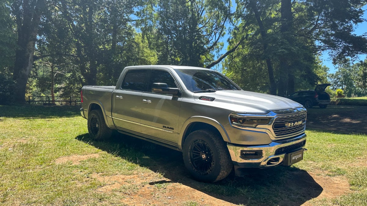2020 Dodge RAM 1500 - Miniatura 3