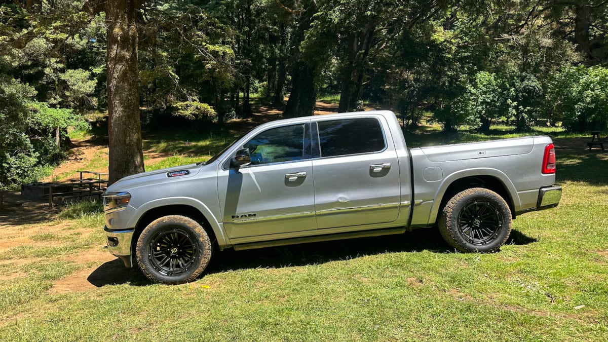 2020 Dodge RAM 1500 - Miniatura 4