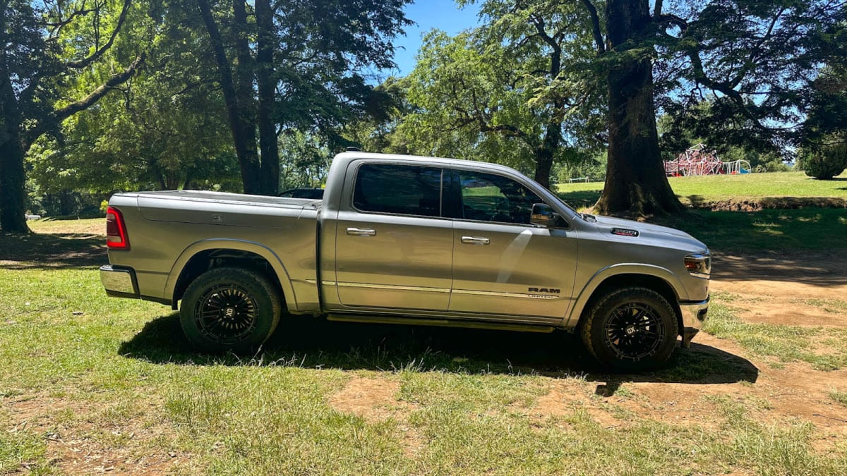 2020 Dodge RAM 1500 - Miniatura 5