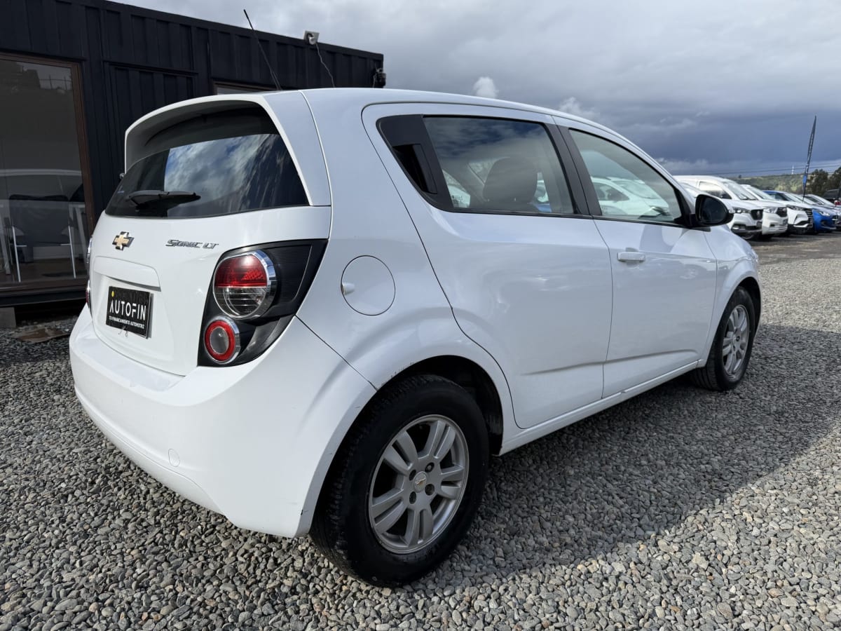 2016 Chevrolet Sonic 1.6 - Miniatura 6