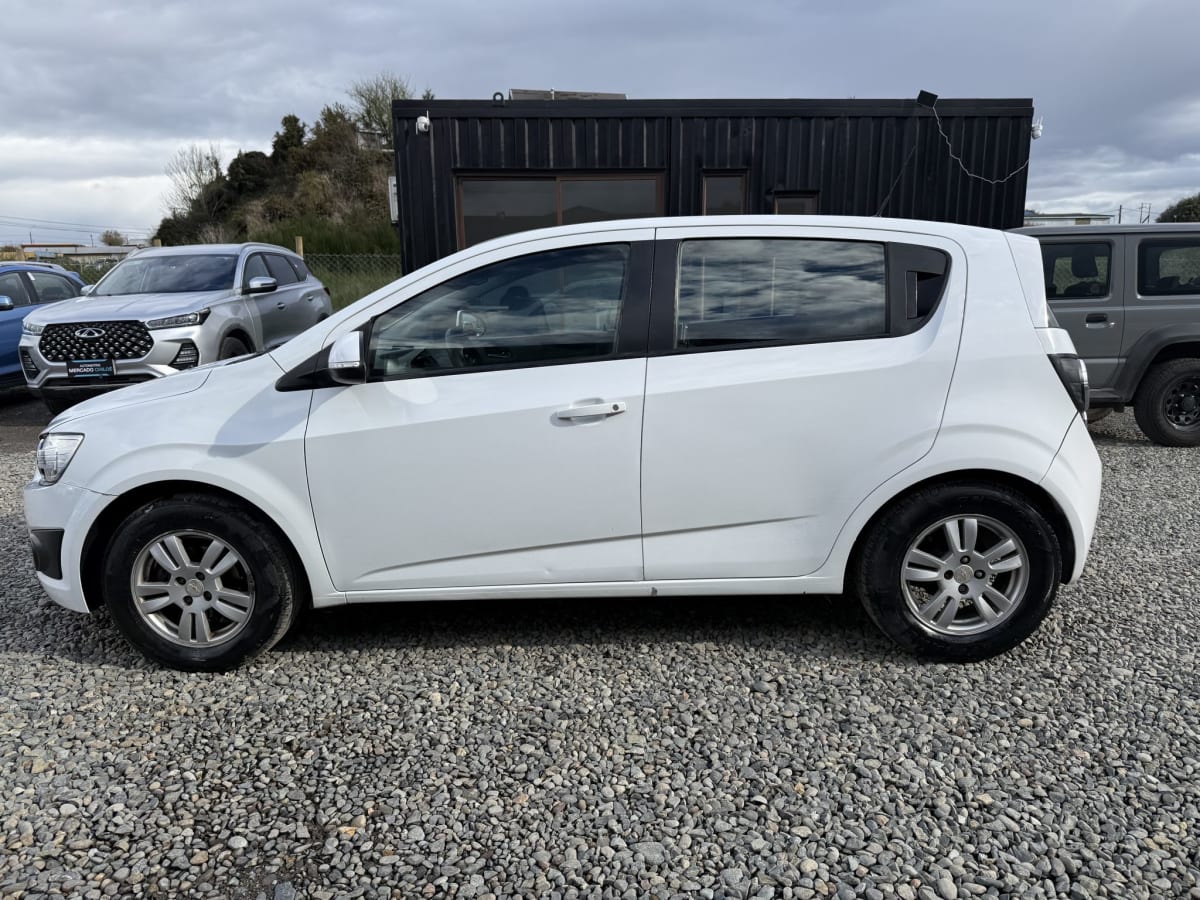 2016 Chevrolet Sonic 1.6 - Miniatura 9