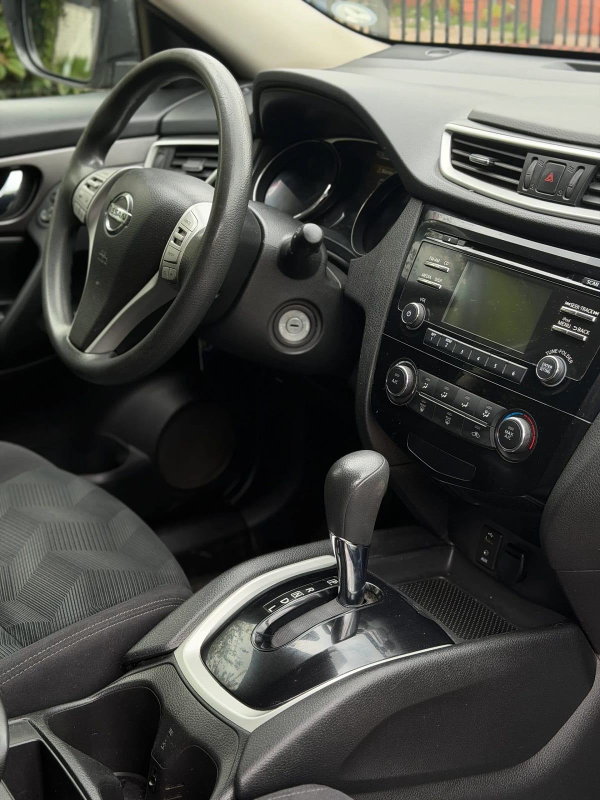 2015 Nissan Xtrail Sense Plata - Miniatura 7