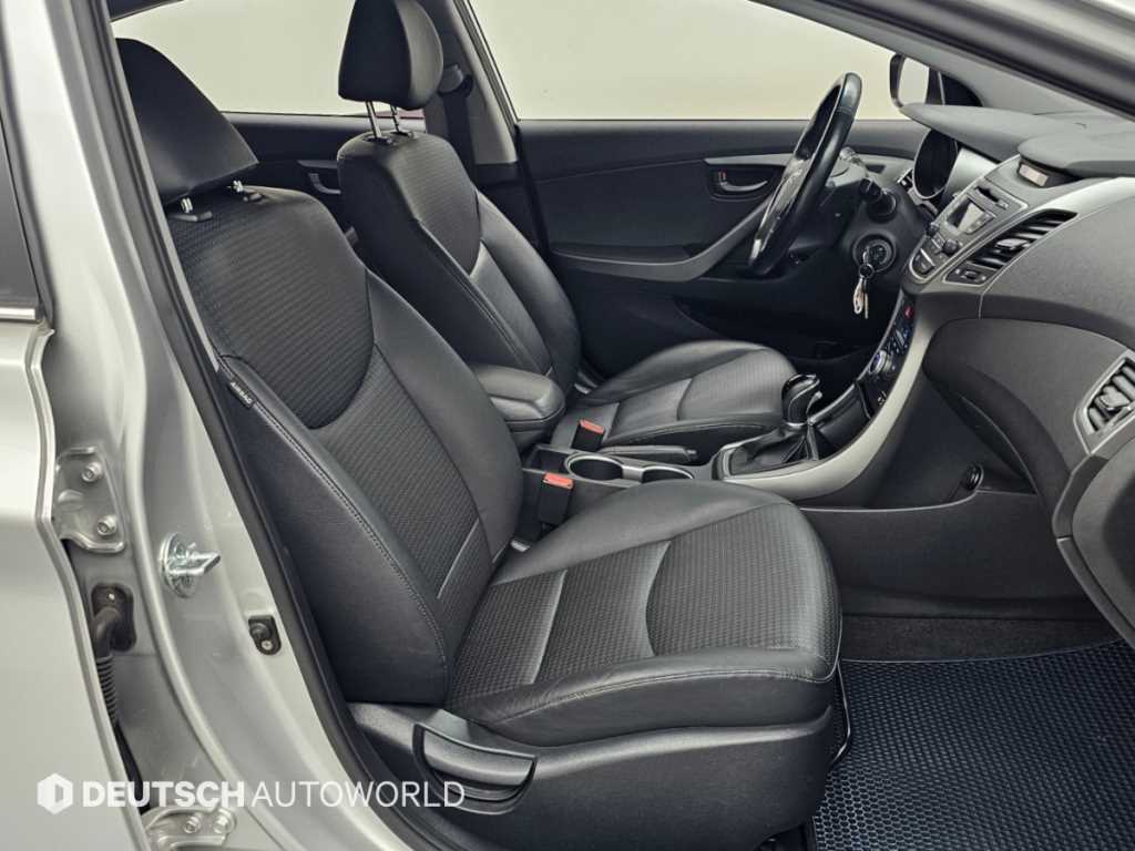 2014 Hyundai Avante 1.6 Plata - Miniatura 10