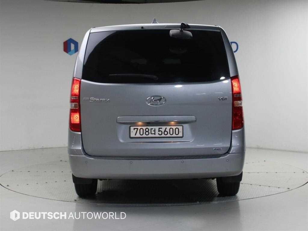 2019 Hyundai Starex 4WD Gris - Miniatura 5