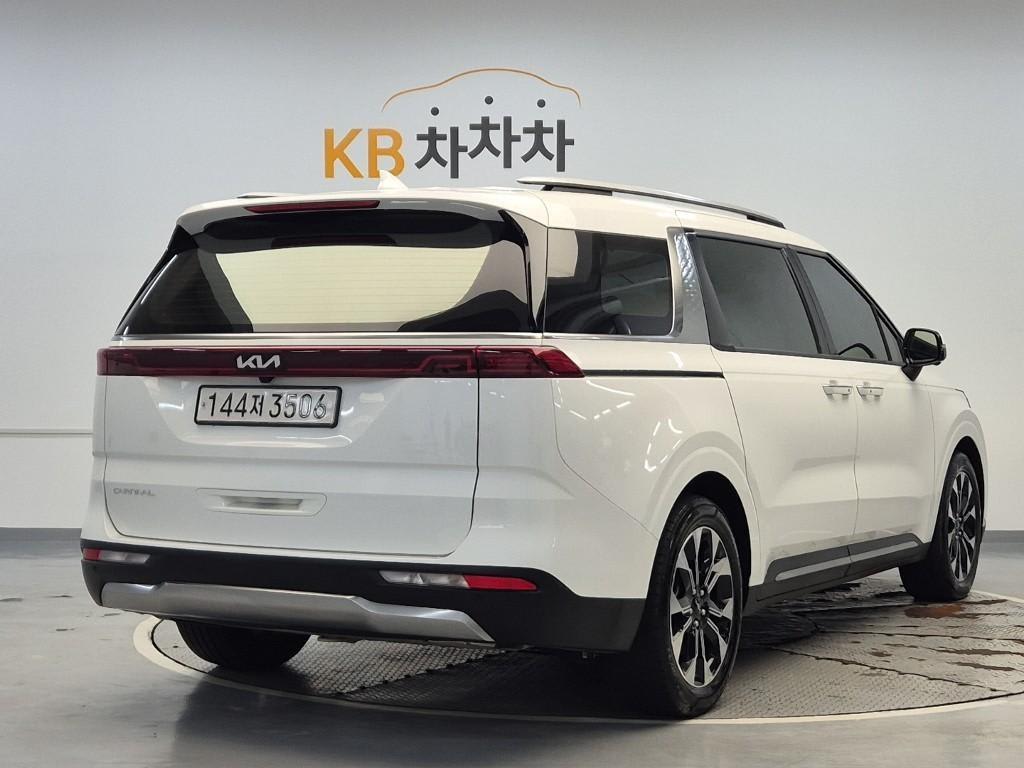 2023 Kia Carnival 4th Blanco - Miniatura 3