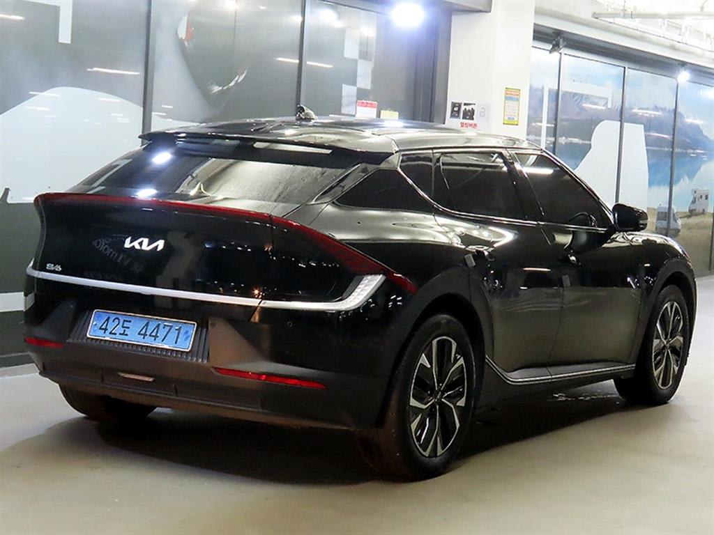 2022 KIA Ev6 Ref 420942 Electricity Negro - Miniatura 4