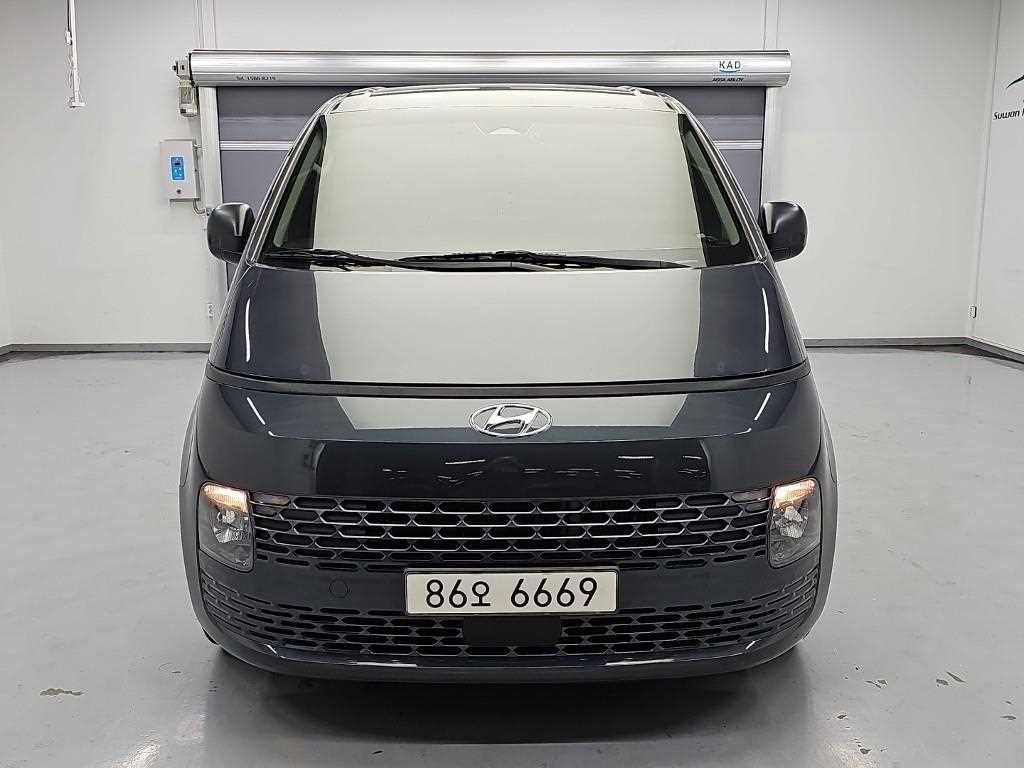 2022 Hyundai Staria 2WD Gris - Miniatura 2