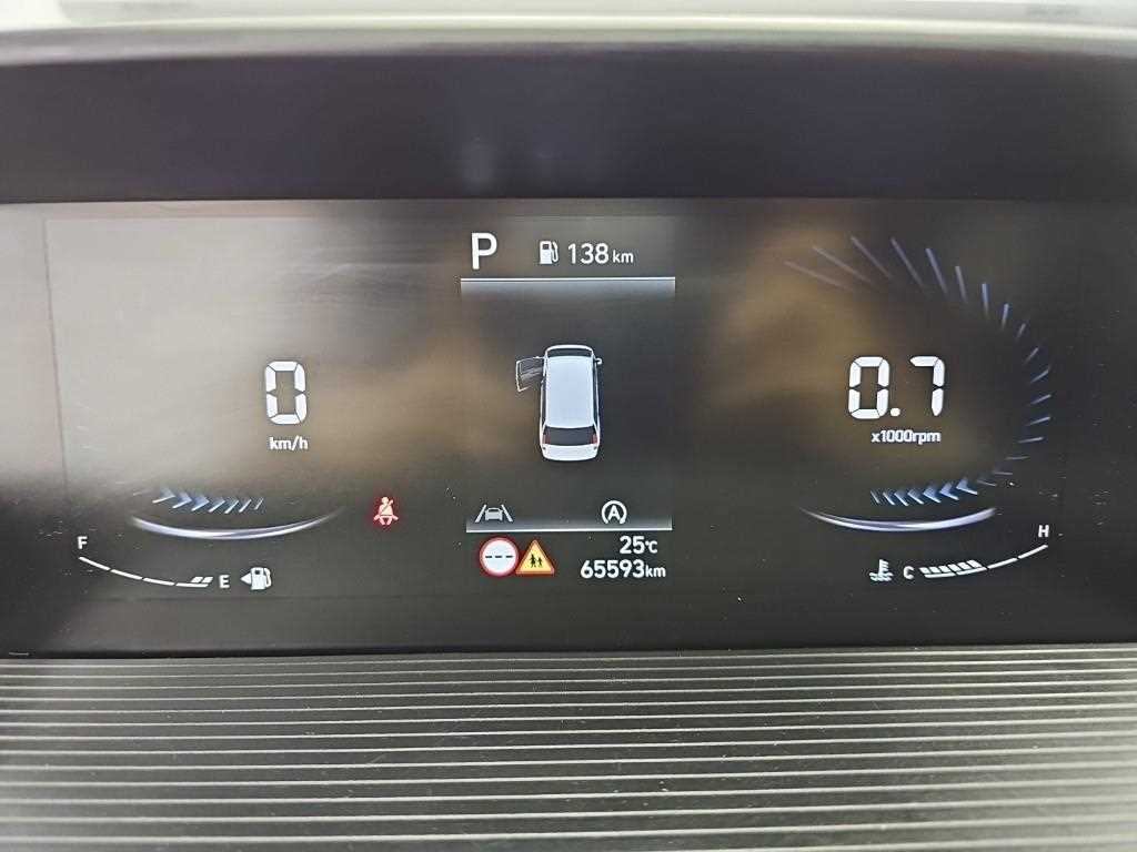 2022 Hyundai Staria 2WD Gris - Miniatura 6