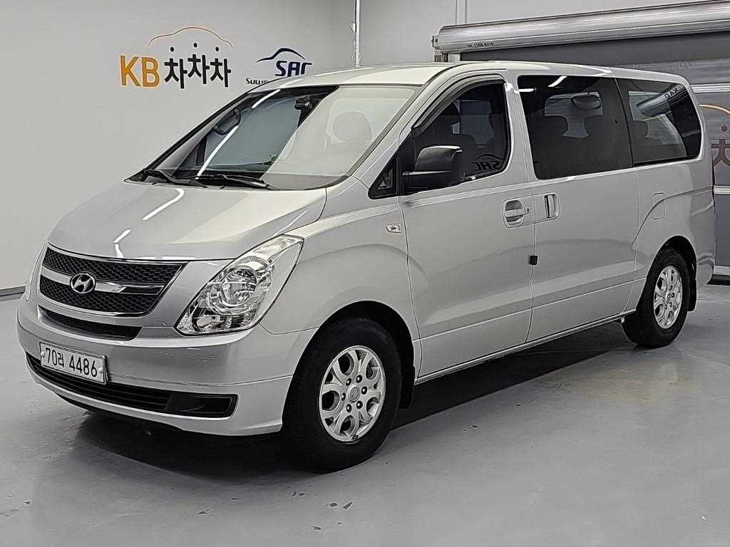 2010 Hyundai Starex 12-seater Plata - Miniatura 2
