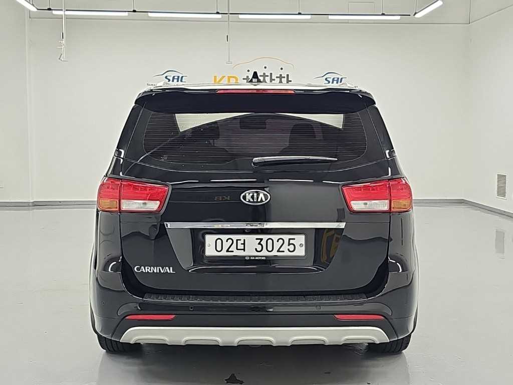2018 Kia Carnival Diesel Negro - Miniatura 3