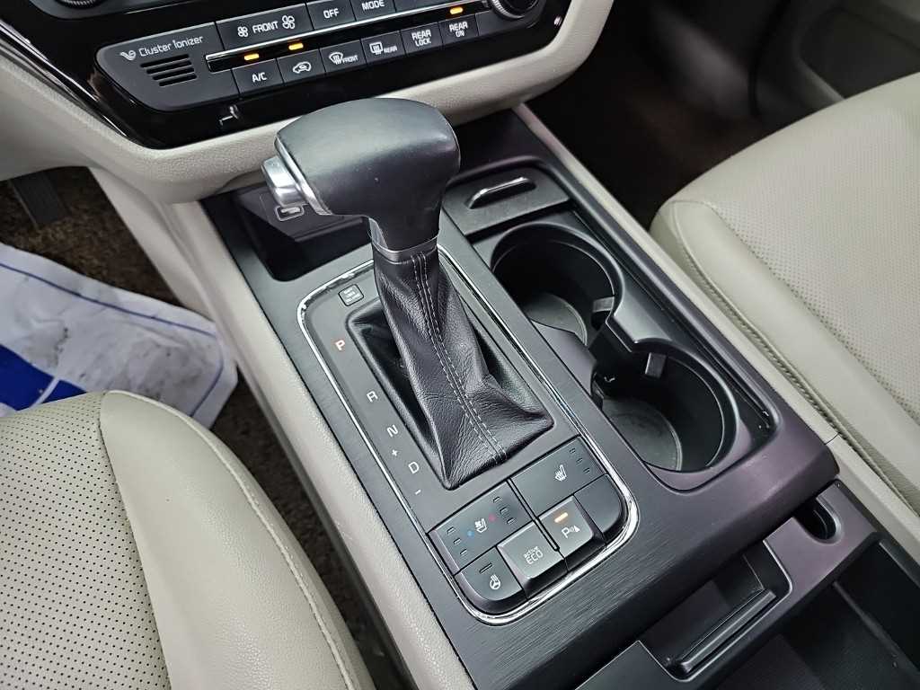2018 Kia Carnival Diesel Negro - Miniatura 8