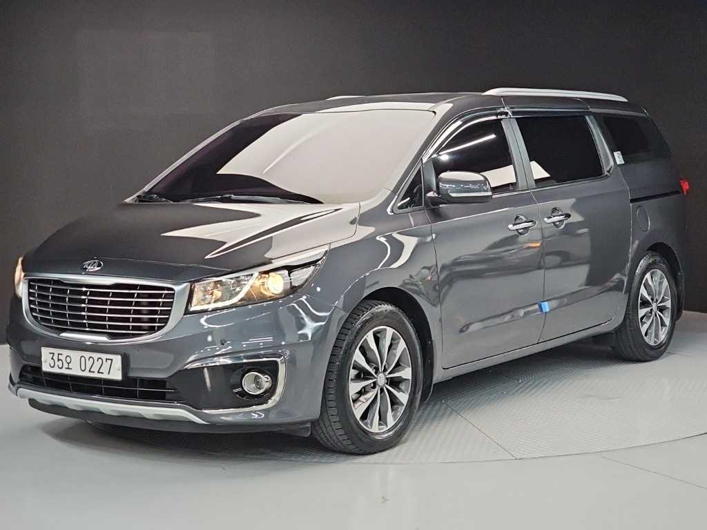 2017 Kia Carnival Diesel Gris - Imagen 1