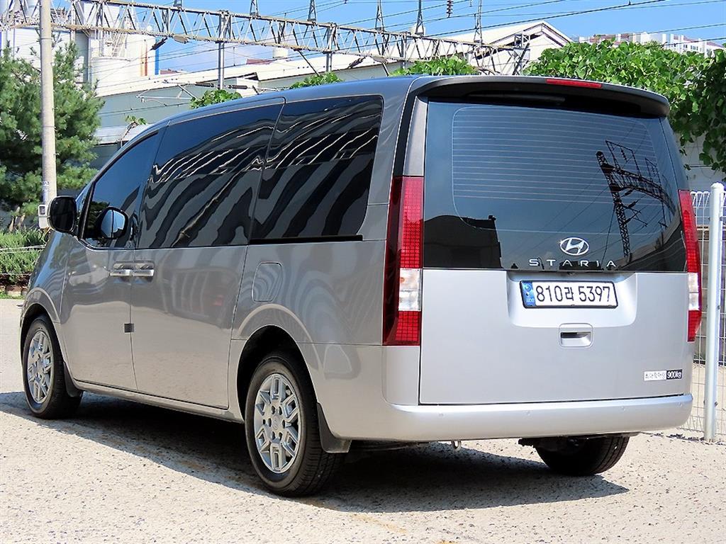 2023 Hyundai Staria 2WD Plata - Miniatura 3