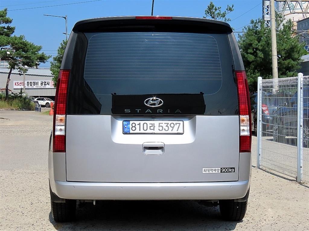 2023 Hyundai Staria 2WD Plata - Miniatura 4