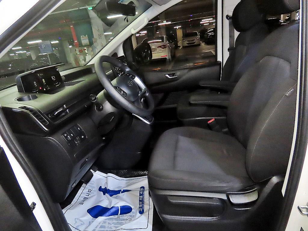 2022 Hyundai Staria 2WD Blanco - Miniatura 7