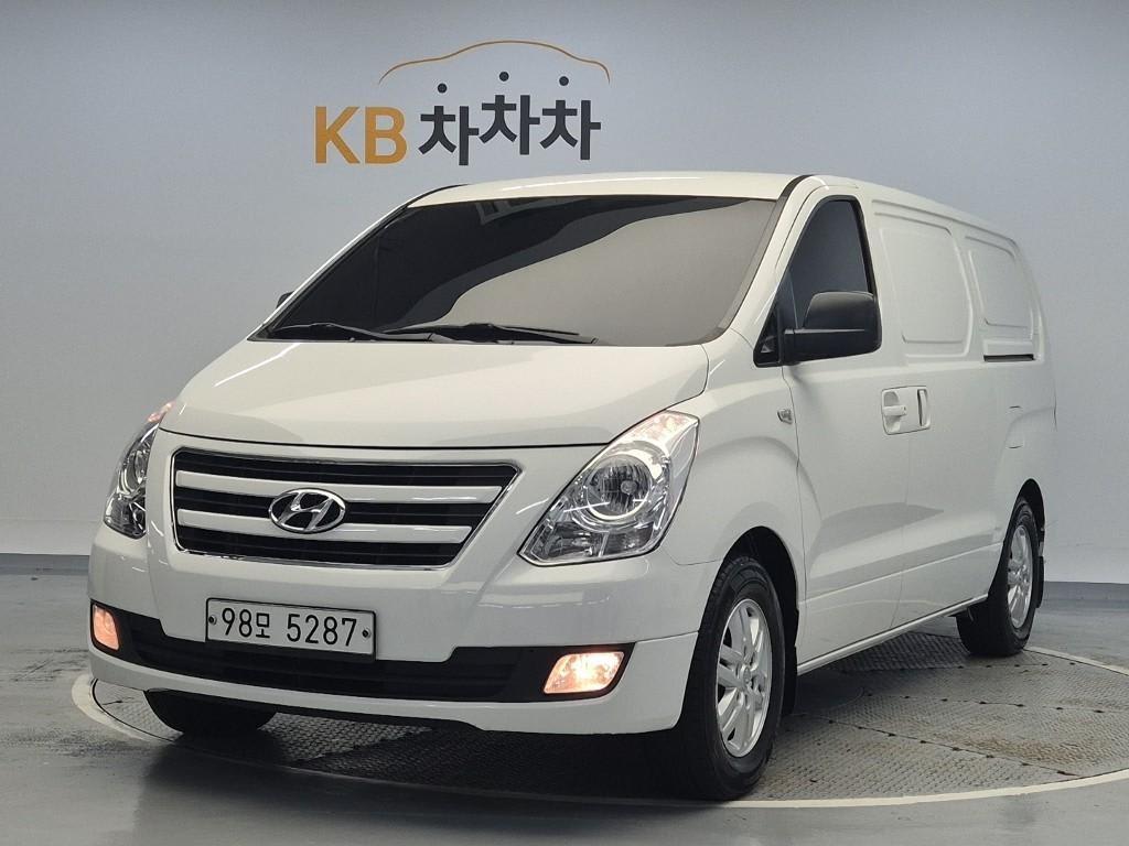 2018 Hyundai Starex Van Blanco - Imagen 1