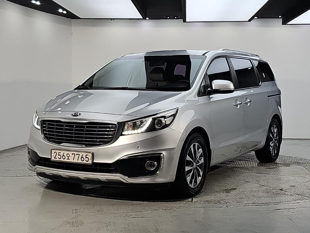2017 Kia Carnival Diesel Gris - Imagen 1