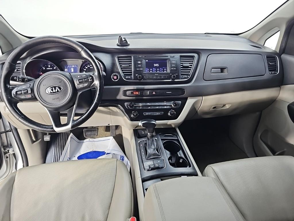 2017 Kia Carnival Diesel Gris - Miniatura 4