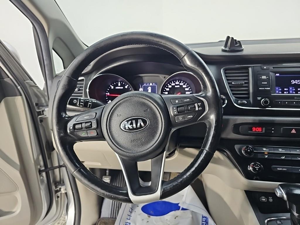 2017 Kia Carnival Diesel Gris - Miniatura 8