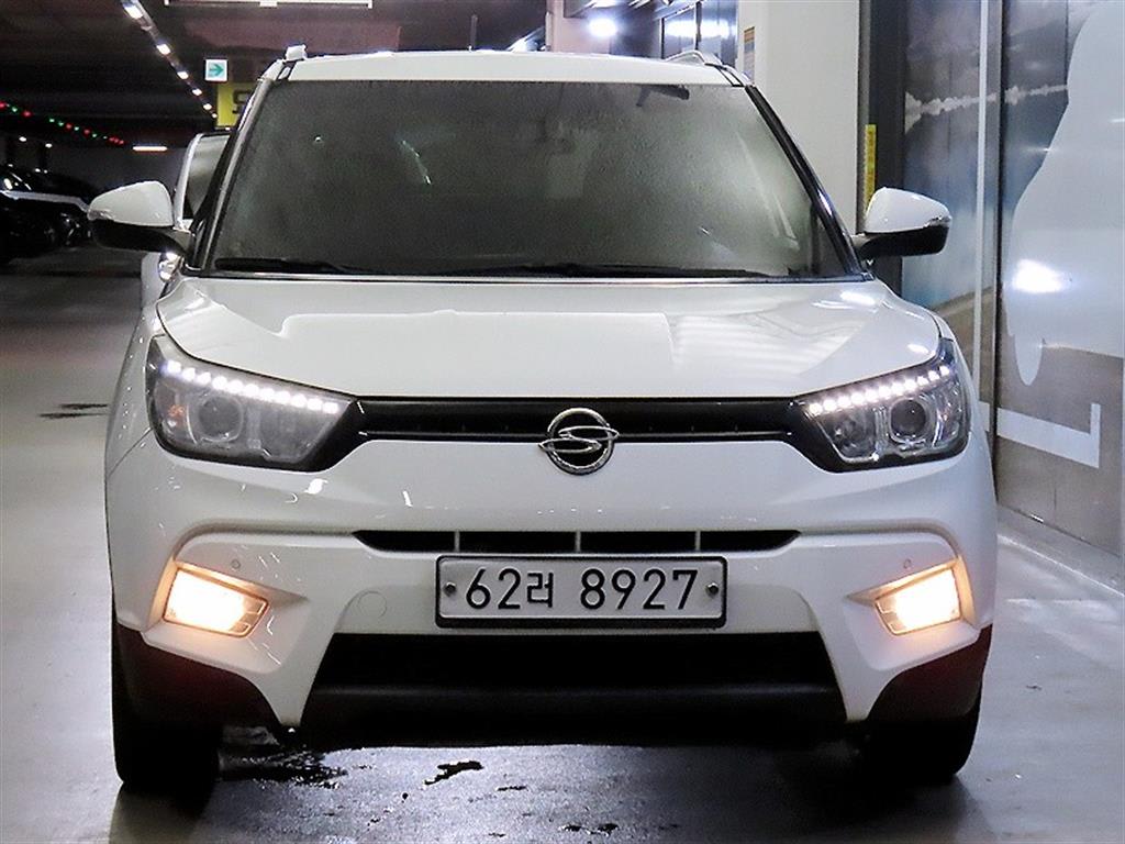 2016 SsangYong Tivoli Diesel Blanco - Miniatura 2