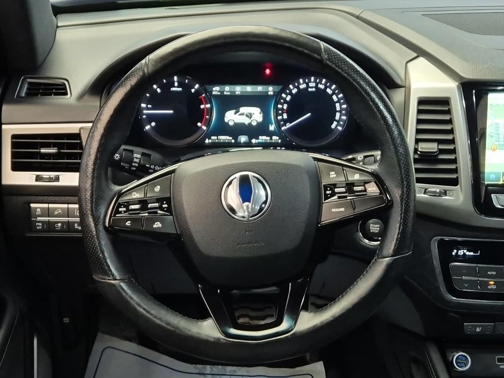 2018 SsangYong Rexton Diesel Azul - Miniatura 9