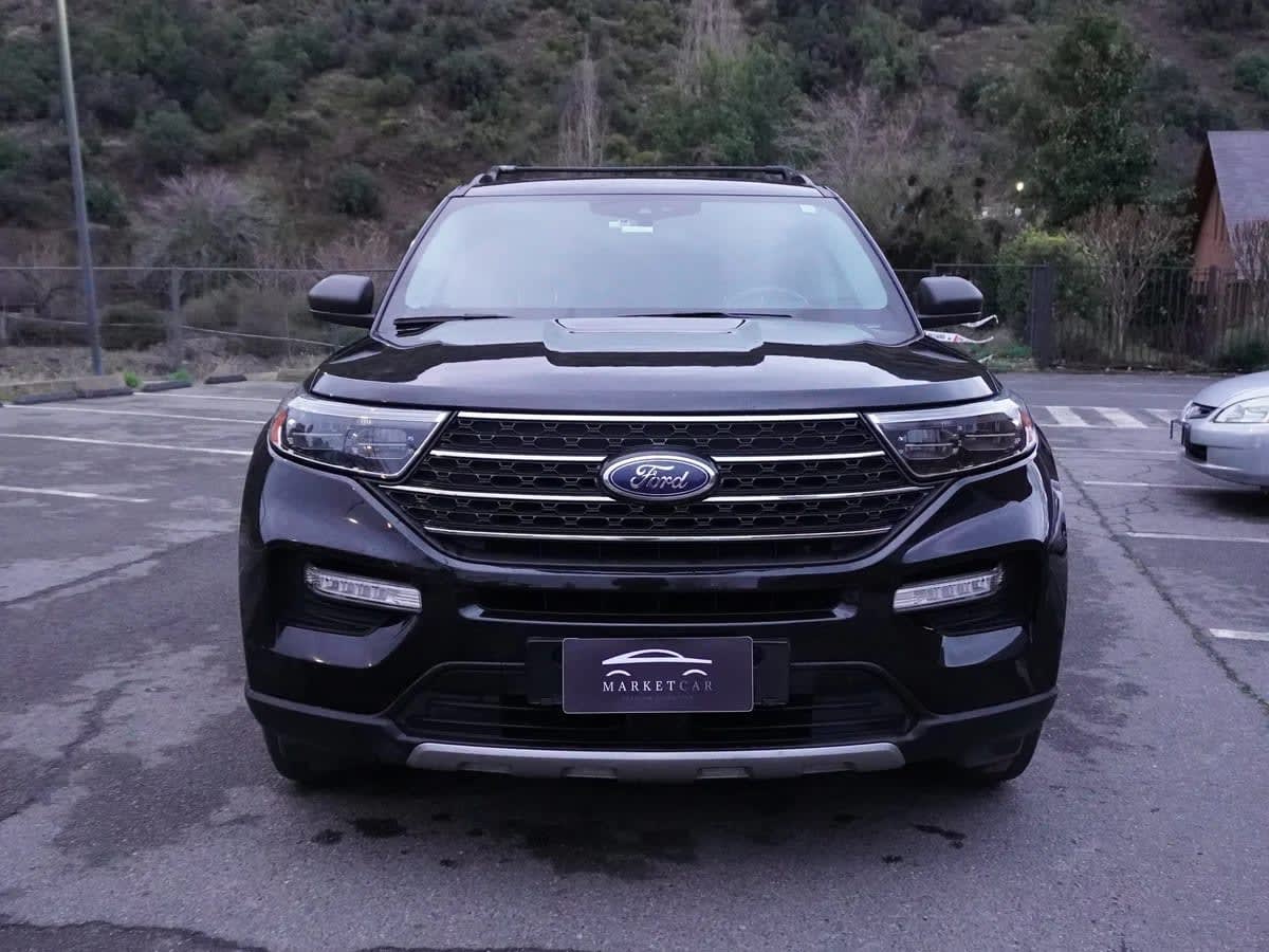 2023 Ford Explorer XLT Negro - Miniatura 2