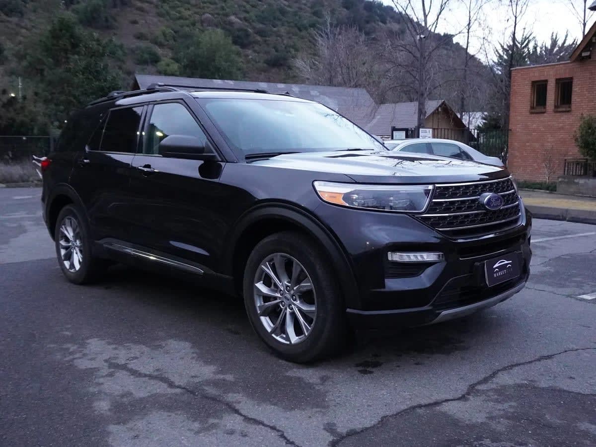 2023 Ford Explorer XLT Negro - Miniatura 3