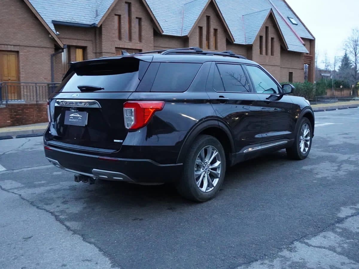 2023 Ford Explorer XLT Negro - Miniatura 5
