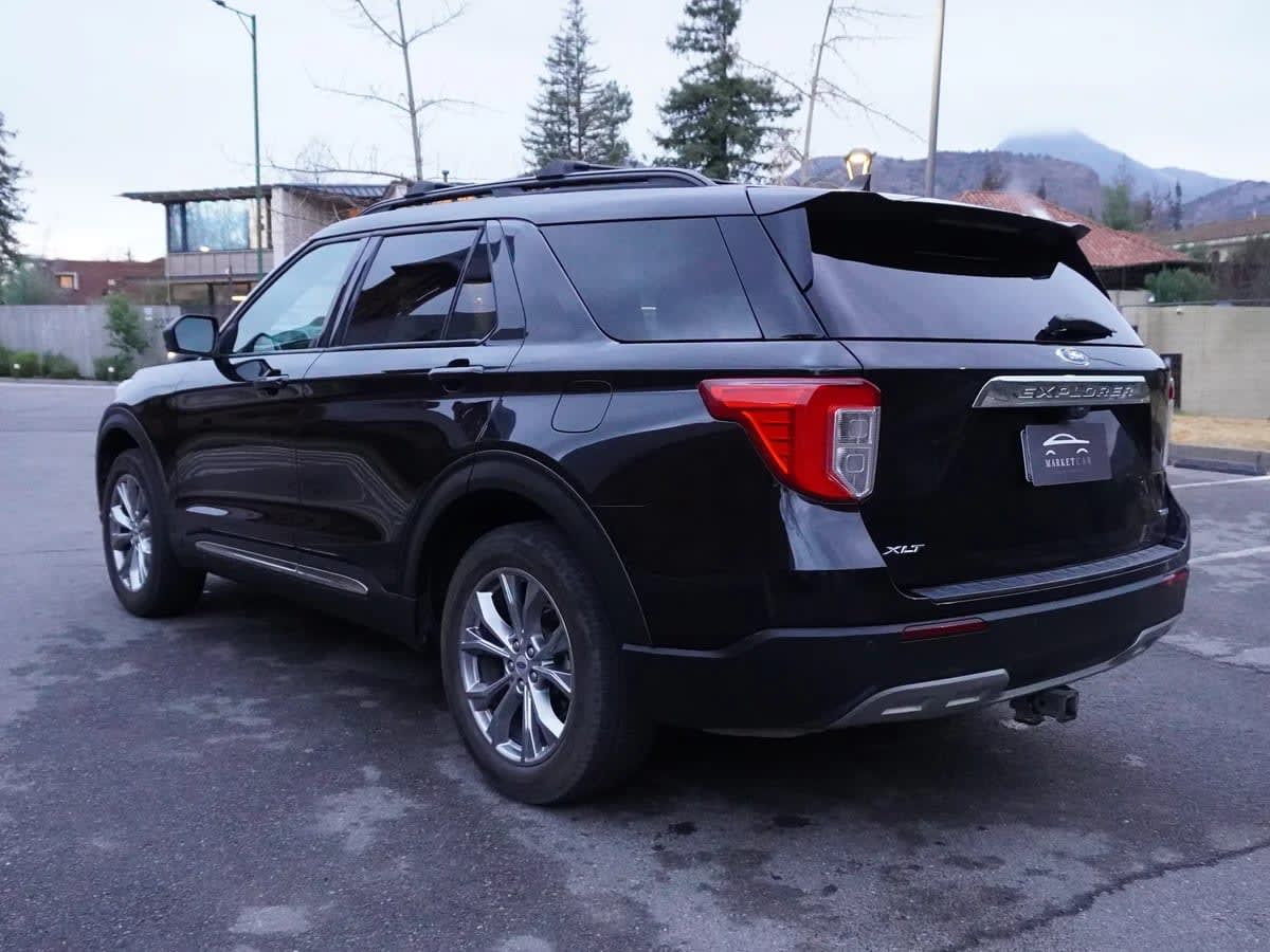 2023 Ford Explorer XLT Negro - Miniatura 6