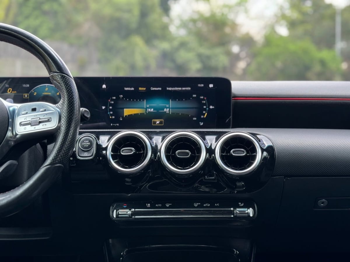2020 Mercedes-Benz A200 D amg Gris - Miniatura 9