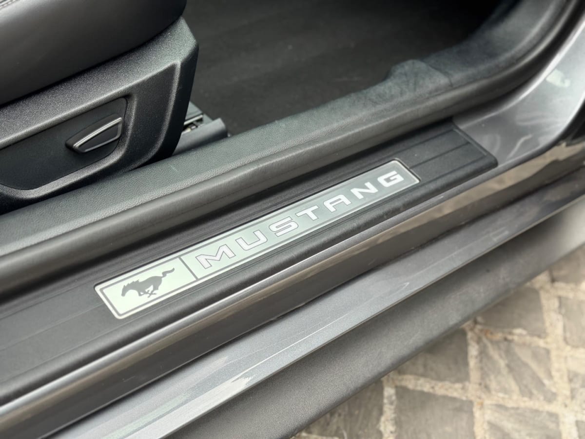 2021 Ford MUSTANG 5.0 Gris - Miniatura 9