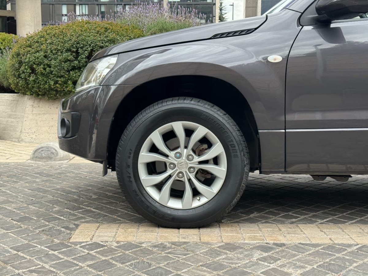 2019 Suzuki GRAND VITARA GLX2.4 AUTOMATICA Gris - Miniatura 9
