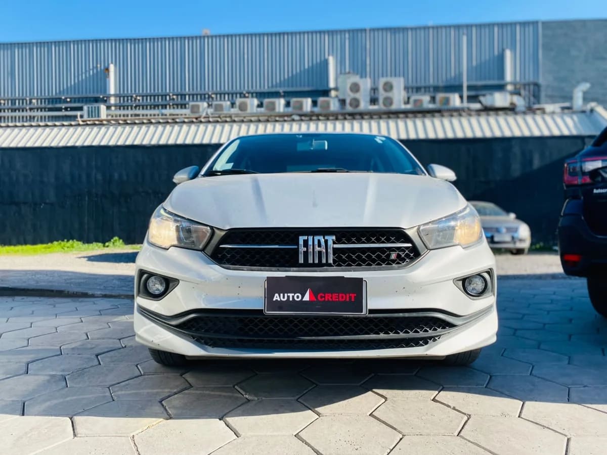 2023 FIAT CRONOS DRIVE 1.8 Plata - Miniatura 3