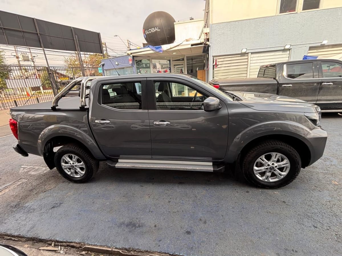2023 Nissan Navara Gris - Miniatura 4