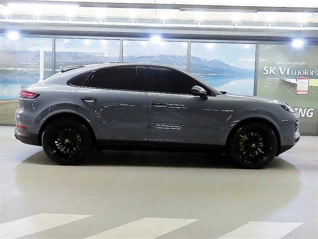 2024 Porsche Cayenne (PO536) Gris - Miniatura 3