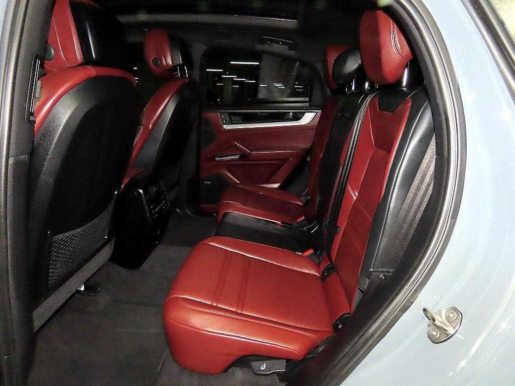 2024 Porsche Cayenne (PO536) Gris - Miniatura 7