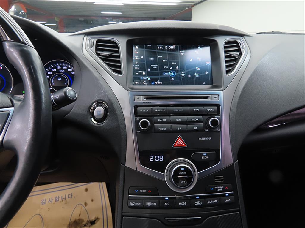 2015 Hyundai Grandeur HG Negro - Miniatura 10