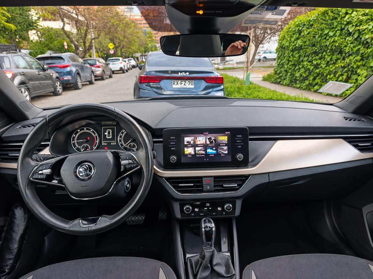 2023 Skoda Kamiq Gris - Miniatura 10