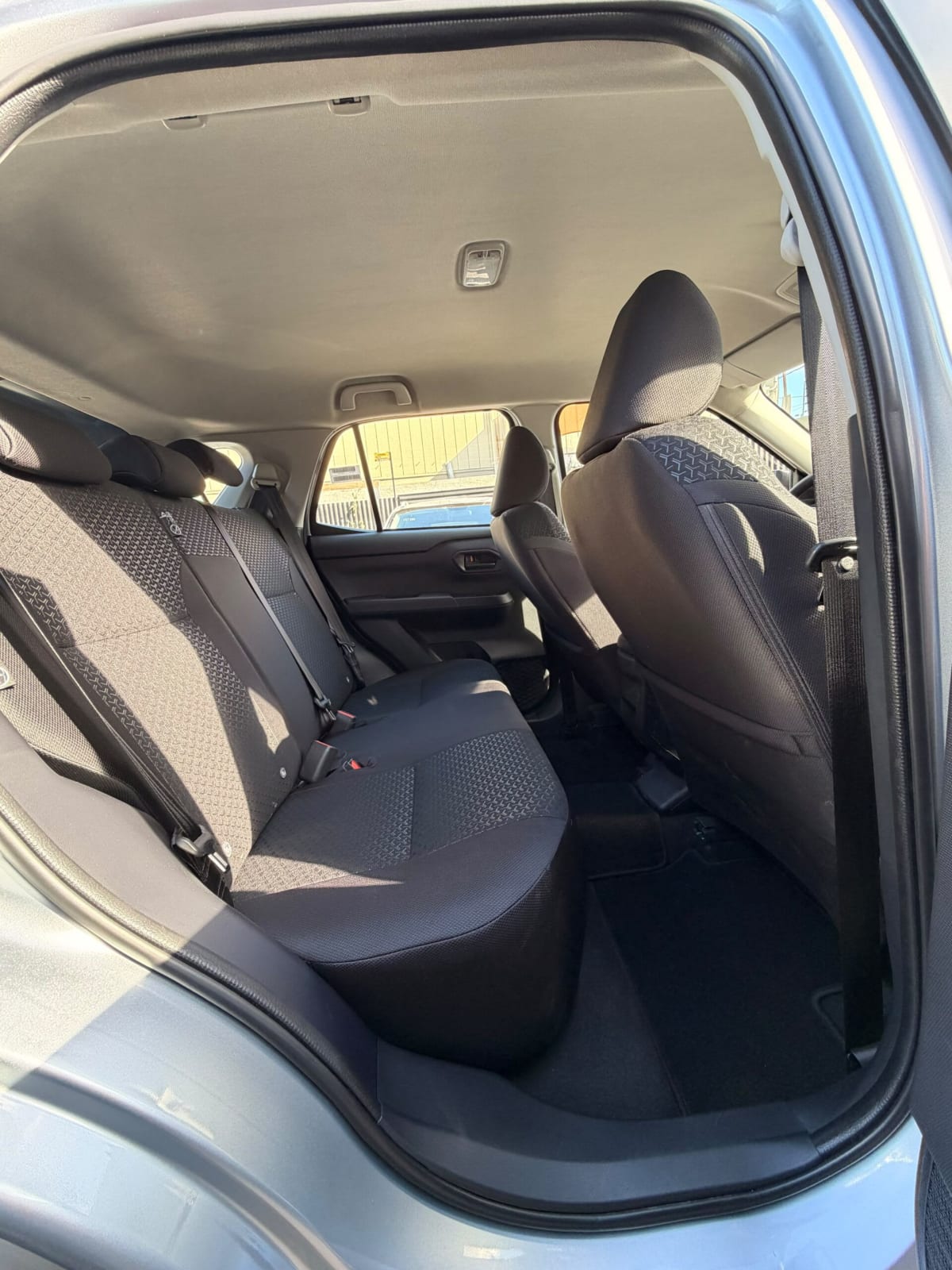 2026 TOYOTA RAIZE 1.2 Gris - Miniatura 8