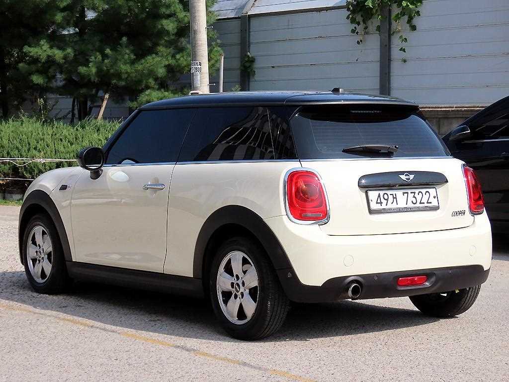 2018 MINI Cooper Ref 421216 Gasoline Blanco - Miniatura 3