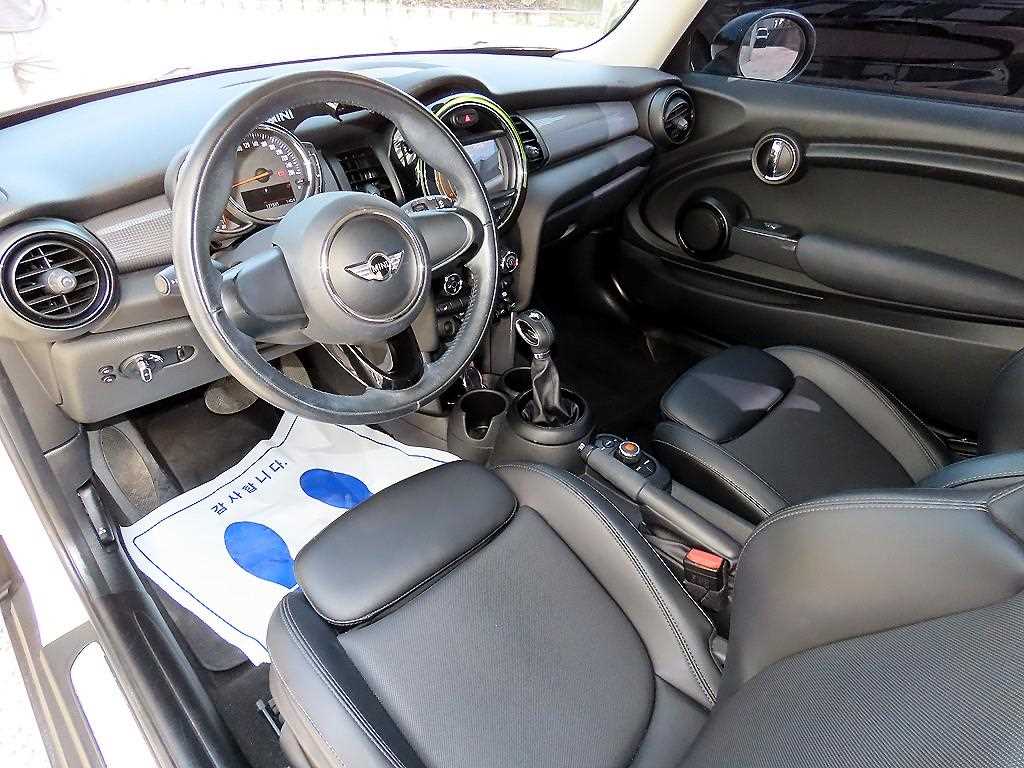 2018 MINI Cooper Ref 421216 Gasoline Blanco - Miniatura 7