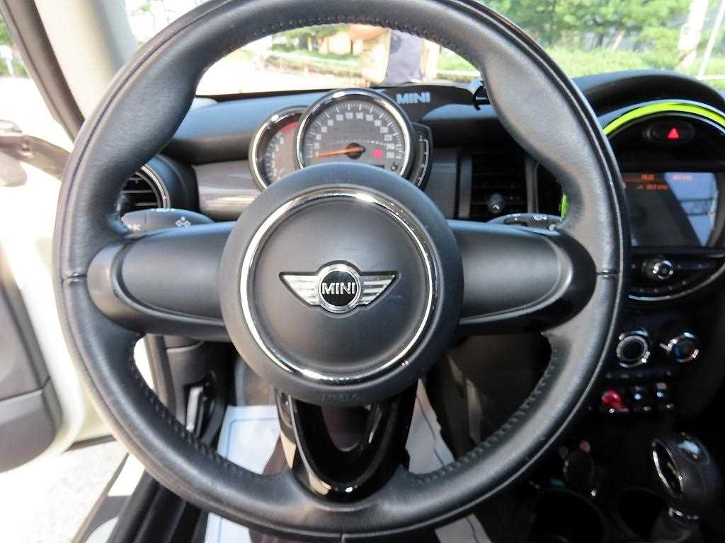 2018 MINI Cooper Ref 421216 Gasoline Blanco - Miniatura 8