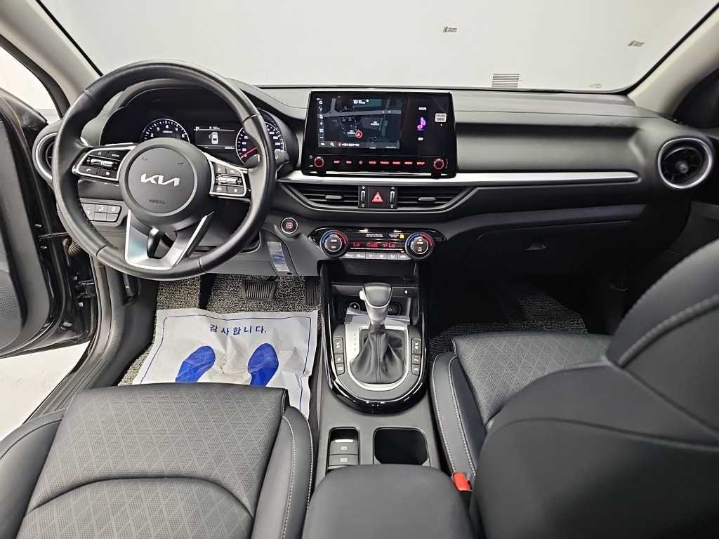 2022 Kia K3 2nd Negro - Miniatura 7
