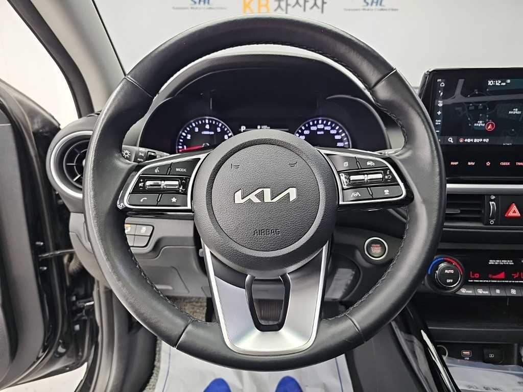 2022 Kia K3 2nd Negro - Miniatura 9