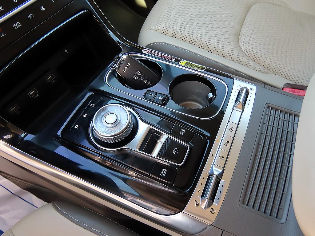 2022 Kia Carnival 4th Negro - Miniatura 10