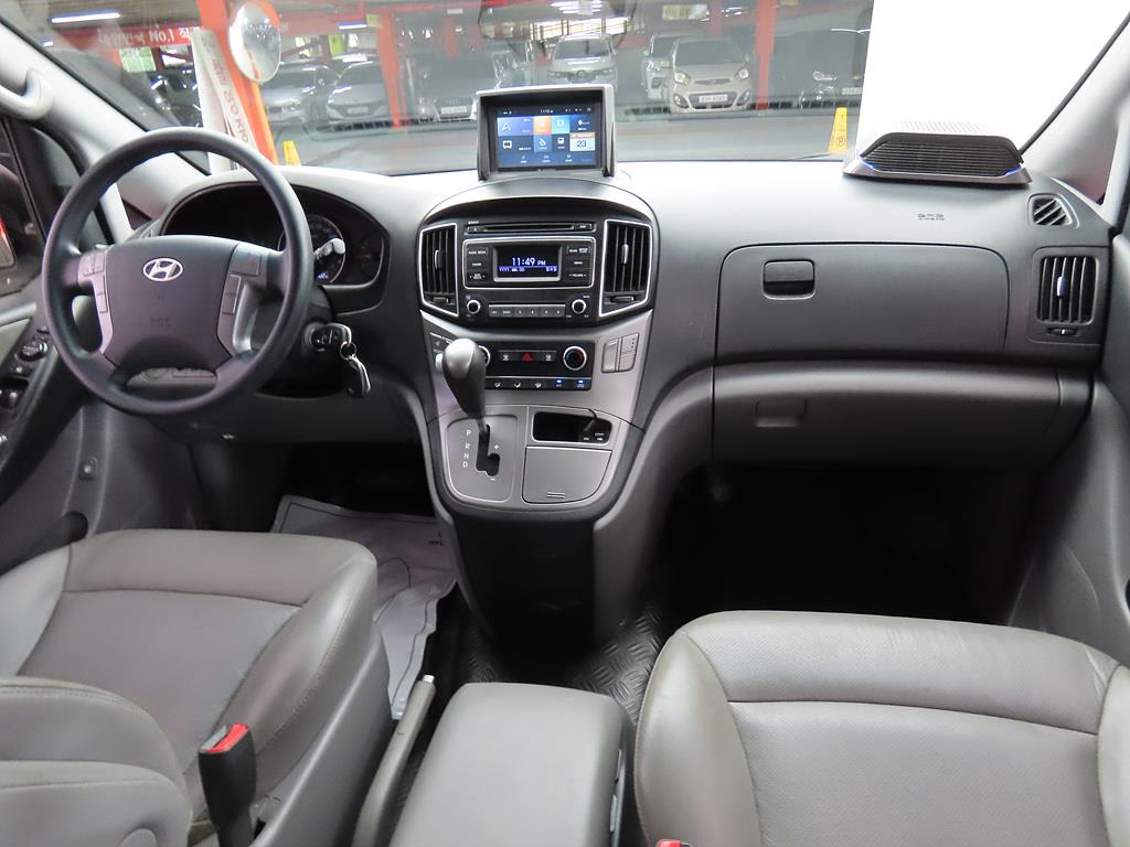 2016 Hyundai Starex Van Plata - Miniatura 5